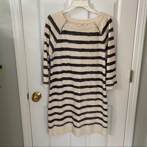 Casual dress with zipper detail